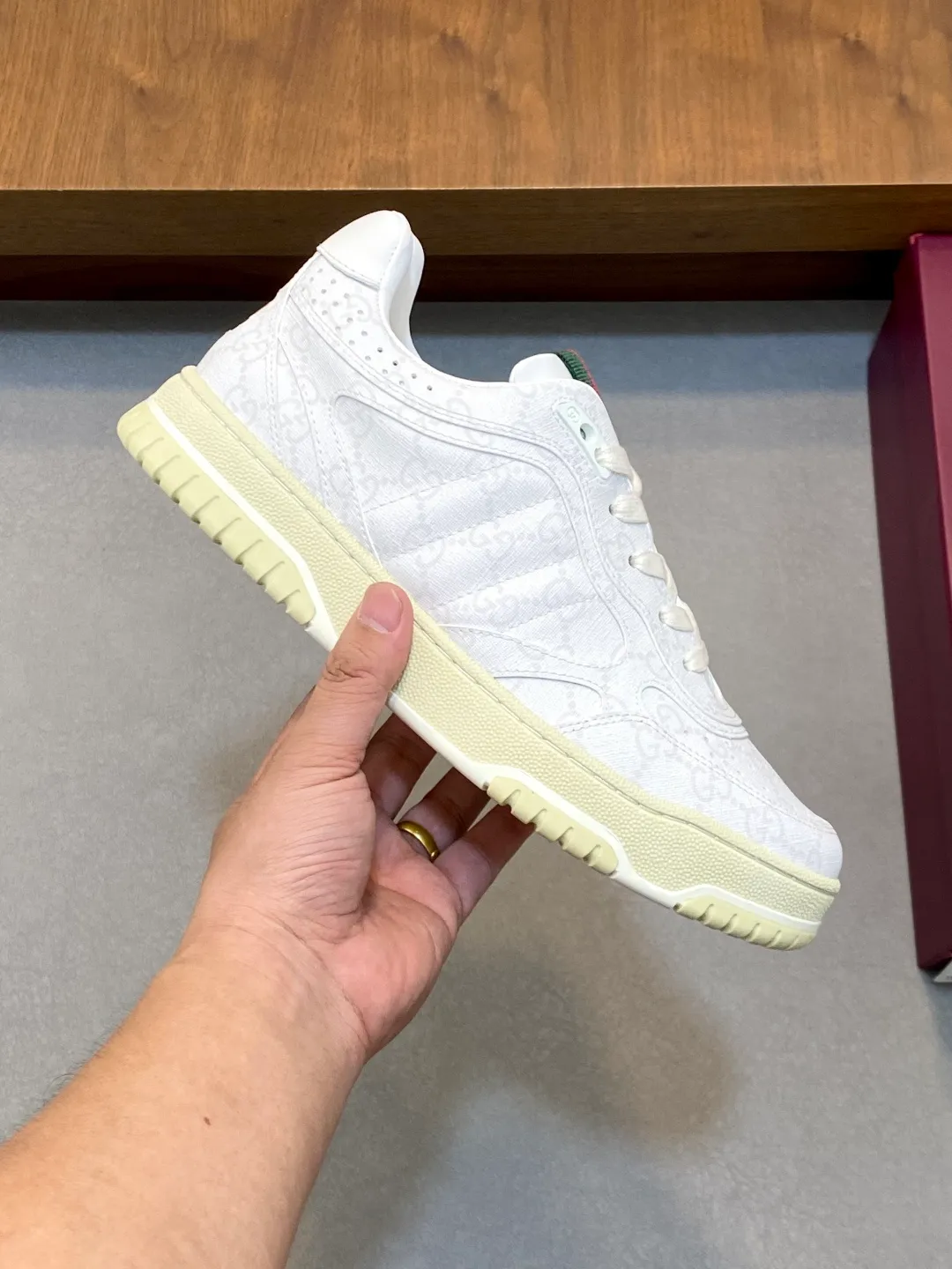Men's Shoes 💰660 𝐆𝐮𝐜𝐜𝐢 𝐑𝐞-𝐖𝐞𝐛 As the first sneaker created by Sabato De Sarno for Gucci, the Re-Web series reinterprets the brand's classic stripes and sets off the modern silhouette design with bold and unique details. These shoes are crafted from white leather. This new sneaker is ingeniously decorated with many of the brand's classic details, and is equipped with a bright red and green webbing tongue, which will make people fall in love at first sight. White leather treated with a special process for softness and luster, with an embossed grainy texture. Script Gucci logo and interlocking G web label with Interlocking G and script Gucci logo. Rubber outsole with interlocking G detail eyelets. Web tongue. Size: 39-44 (customized for sizes 38 and 45)